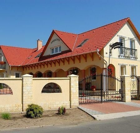 Hotel Harmónia Panzió Sárospatak Exterior foto